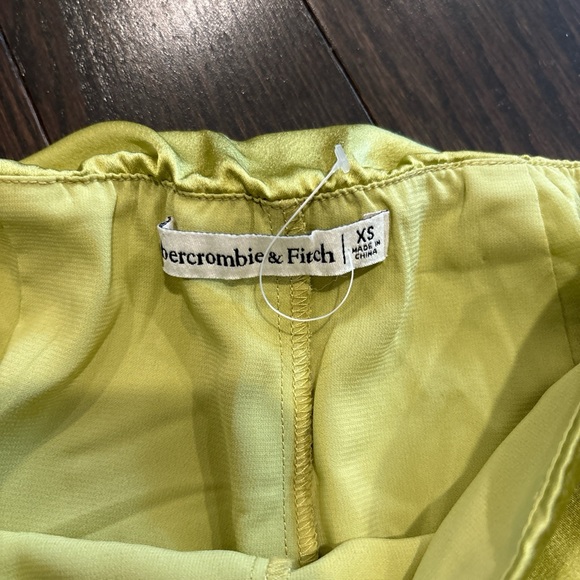 green mini skirt - Picture 2 of 3